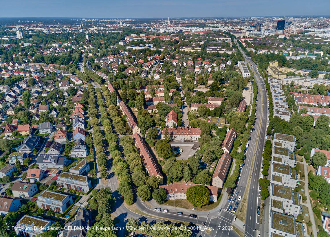 17.08.2022 - Luftbilder von der Baustelle Maikäfersiedlung in Berg am Laim
